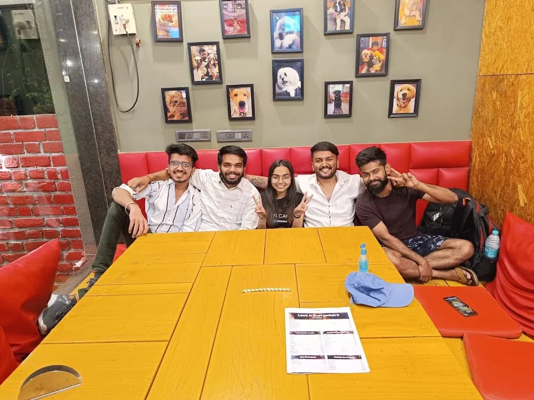 Friends hanging out at Pefeteria